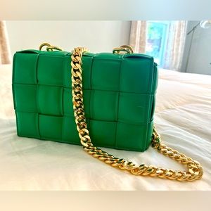 Green soft padded, interwoven crossbody bag with golf chain